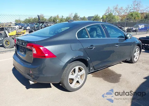 2013 Volvo S60 T5 z USA, uszkodzony, nr VIN YV1612FS3D1222196